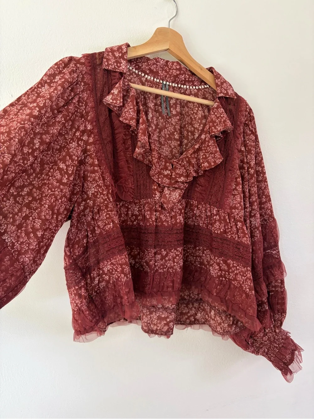 By Antropologie Ruffled V-Neck Popover Balloon Sleeve Red Floral Boho Blouse